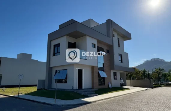 Casa à venda em Deltaville, Biguaçu - SC | 4 Quartos sendo 4 Suítes - Destaque