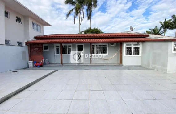 Casa à venda em Rio Caveiras, Biguaçu - SC | 2 Quartos sendo 2 Suítes - Destaque