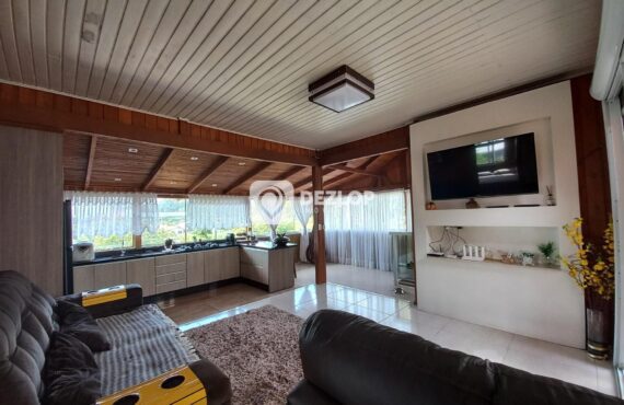 Casa à venda em Areias de Baixo, Governador Celso Ramos - SC | Suíte e Piscina