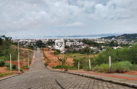 Terreno à venda em Fundos, Biguaçu - SC