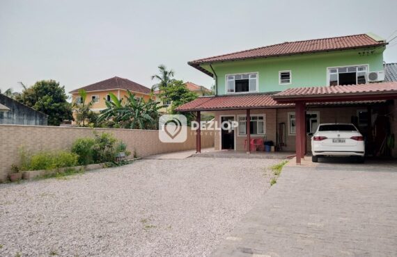 Casa à venda em Rio Caveiras, Biguaçu – SC | Terreno grande