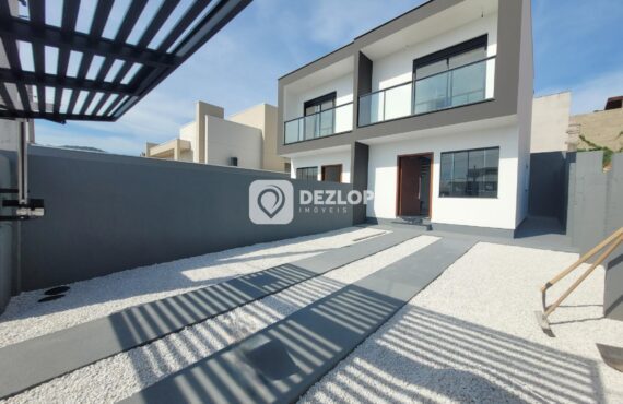 Sobrado à venda em Areias do Meio, Gov. Celso Ramos I Com Sacada