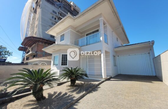 Casa Semi-mobiliada á Venda no Bairro Praia João Rosa - Biguaçu - SC