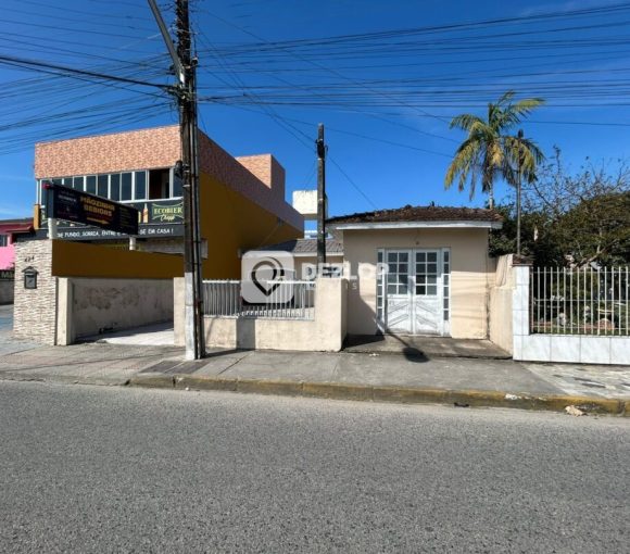 Casa a venda com sala Comercial | Praia João Rosa