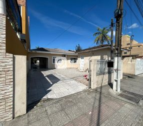 Casa a venda com sala Comercial | Praia João Rosa