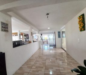 Casa à venda em Areias de Baixo, Governador Celso Ramos - SC | Suíte e Piscina