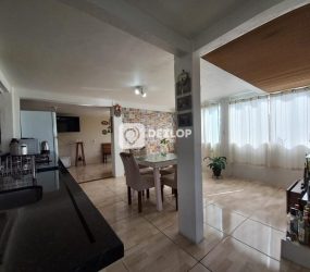 Casa à venda em Areias de Baixo, Governador Celso Ramos - SC | Suíte e Piscina