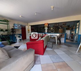 Casa á venda em Areias, São José - SC | Ponto comercial
