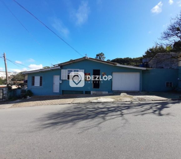 Casa á venda em Areias, São José - SC | Ponto comercial