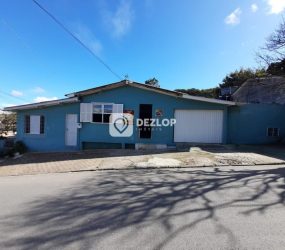 Casa á venda em Areias, São José - SC | Ponto comercial