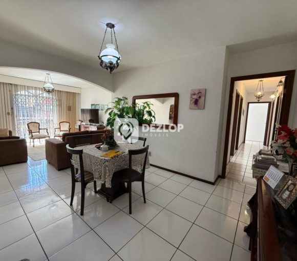 Casa à venda em Barreiros, São Jose - SC | Residencial e Comercial