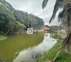 Casa à venda em Beira Rio, Antônio Carlos - SC | Com açude e galpão no terreno