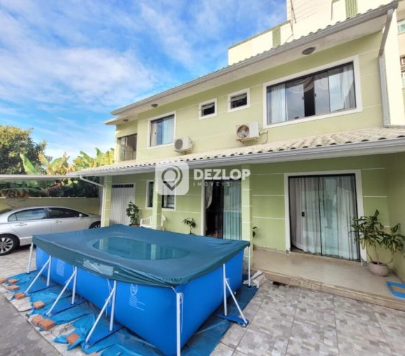 Casa à Venda em Ipiranga, São José - SC