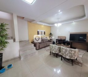 Casa à Venda em Ipiranga, São José - SC