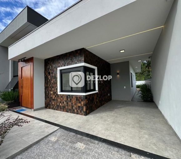 Casa à venda em Potecas, São José - SC | 3 dormitórios sendo 1 suíte