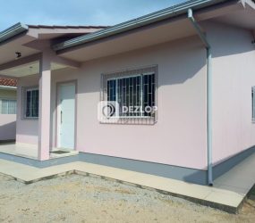 Casa à venda em Rio Caveiras, Biguaçu - SC | Terreno espaçoso
