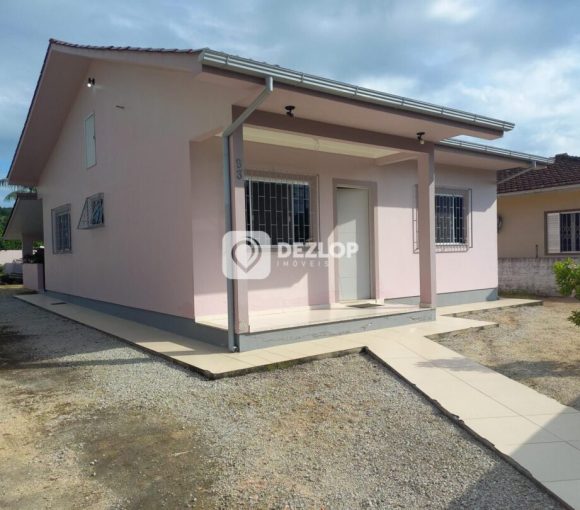 Casa à venda em Rio Caveiras, Biguaçu - SC | Terreno espaçoso