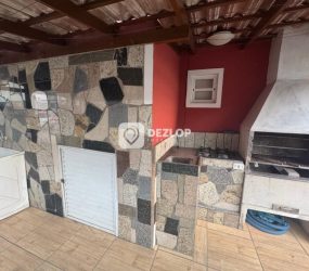 Casa à Venda no Centro de Biguaçu | de Esquina com Piscina