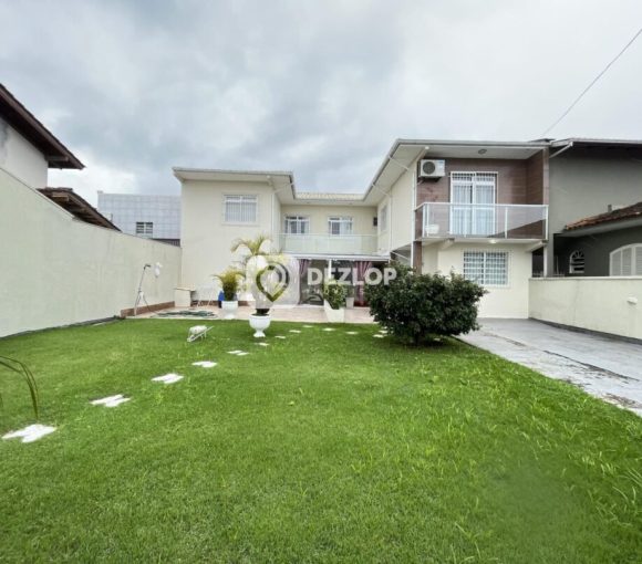 Casa à venda no Ipiranga, São José - SC | Dois pavimentos