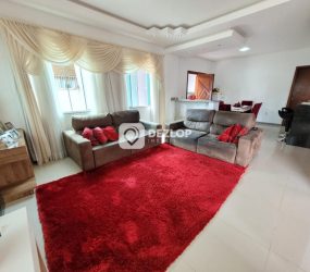 Casa Com Piscina á Venda no Bairro Bela Vista - Palhoça -sc