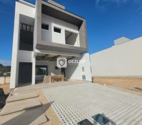 Casa com Quatro Suítes á Venda no Blue Condomìnio Clube - Deltaville - Biguaçu
