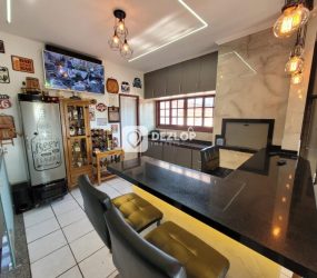 Casa com Salas Comerciais à Venda no Bairro Rio Caveiras - Biguaçu