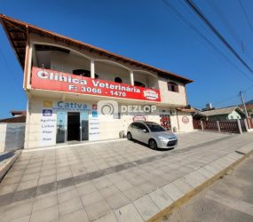 Casa com Salas Comerciais à Venda no Bairro Rio Caveiras - Biguaçu
