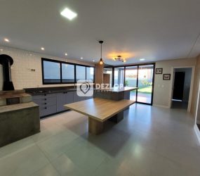 Casa de alto padrão á Venda no Bairro Deltaville, Biguaçu