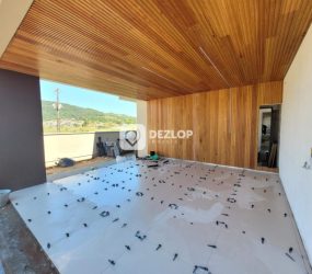 Linda Casa com Piscina no Bairro Centro - Antônio Carlos -SC