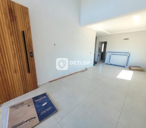 Linda Casa com Piscina no Bairro Centro - Antônio Carlos -SC