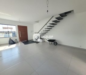 Sobrado à venda em Areias do Meio, Gov. Celso Ramos I Com Sacada