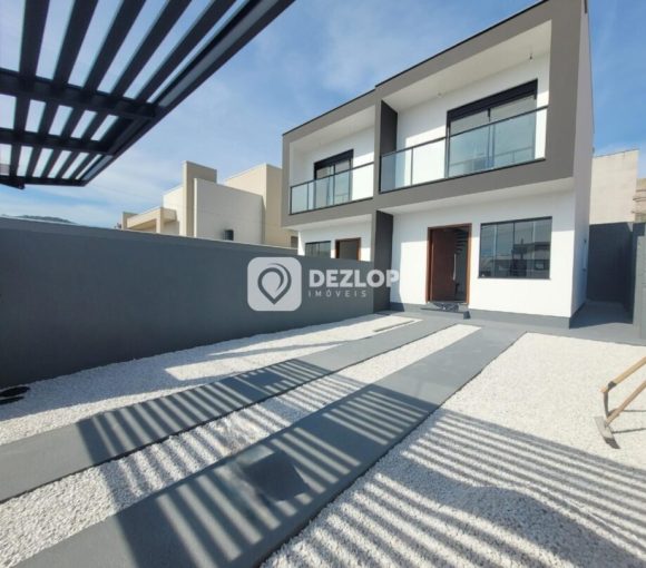 Sobrado à venda em Areias do Meio, Gov. Celso Ramos I Com Sacada