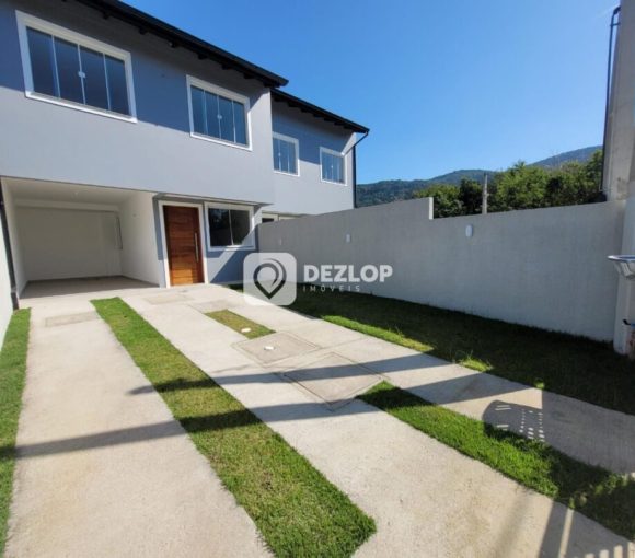 Sobrado à Venda em Forquilhas em São José – SC