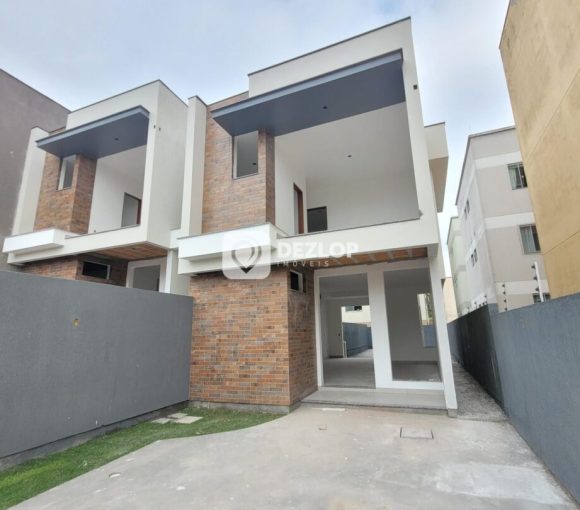 Sobrado à Venda no Bairro Serraria – São José - SC