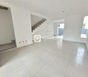 Sobrado à Venda no Bairro Serraria – São José - SC