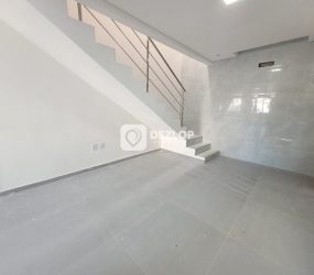 Sobrado à Venda no Loteamento Jardim Botânico - Bairro Potecas, São José