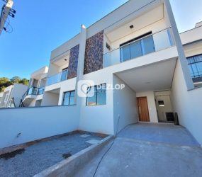 Sobrado à Venda no Loteamento Jardim Botânico - Bairro Potecas, São José