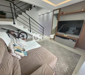 Sobrado à Venda no Loteamento Recanto da Natureza, Forquilhas - São José | SC