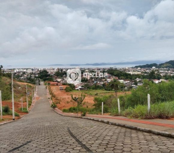 Terreno à venda em Fundos, Biguaçu - SC