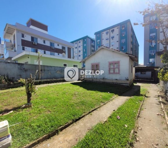 Terreno á Venda no Bairro Barreiros - São José - SC