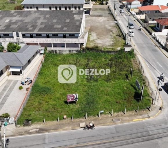 Terreno de Esquina á Venda no Bairro Fundos - Biguaçu - SC