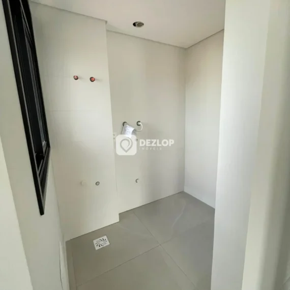 Apartamento à venda em Coqueiros, Florianópolis - SC | 3 Quartos sendo 1 Suíte - 02