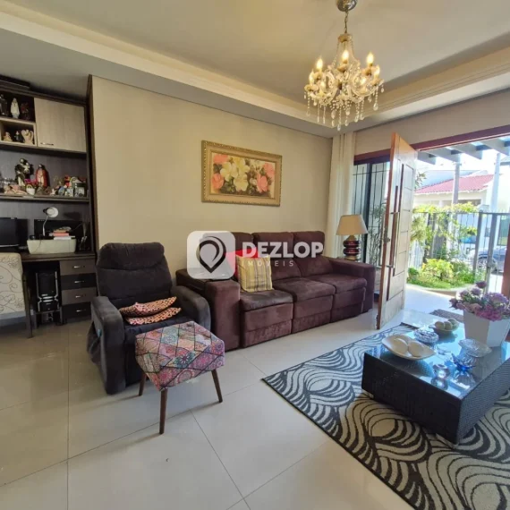 Casa à venda em Canto, Florianópolis - SC | 3 Quartos sendo 1 Suíte - 02