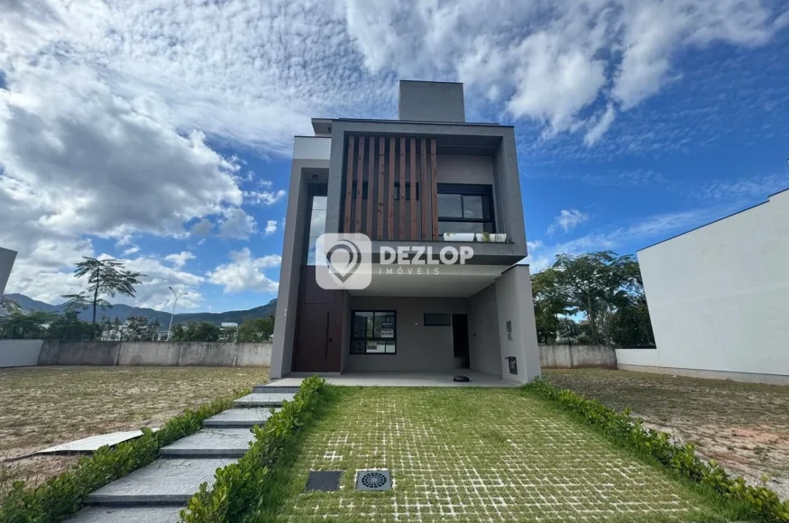 Casa à venda em Deltaville, Biguaçu - SC | 4 Quartos, 4 Suítes no Condomínio Blue - Destaque