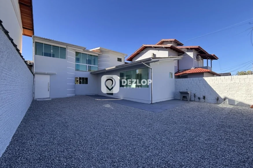 Casa à venda em Forquilhas, São José - SC | 4 Quartos sendo 1 Suíte - Destaque