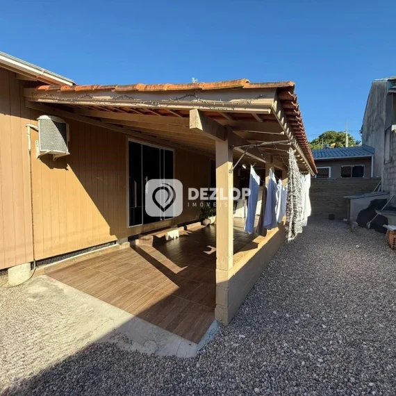 Casa à venda em Fundos, Biguaçu | 3 Quartos - 02