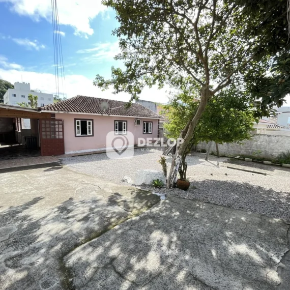 Casa à venda em Fundos, Biguaçu | 3 Quartos - 02