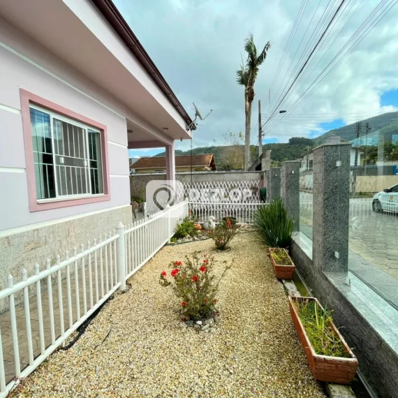 Casa à venda em Fundos, Biguaçu - SC - 02