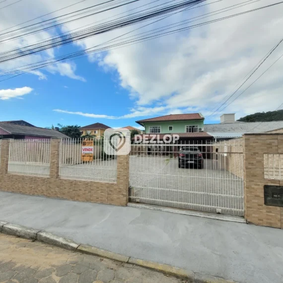 Casa à venda em Rio Caveiras, Biguaçu | 3 Quartos - 01
