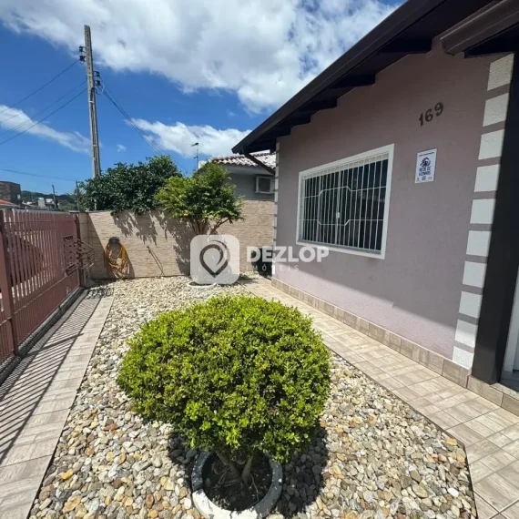 Casa à venda em Rio Caveiras, Biguaçu - SC | 4 Quartos sendo 1 Suíte - 02